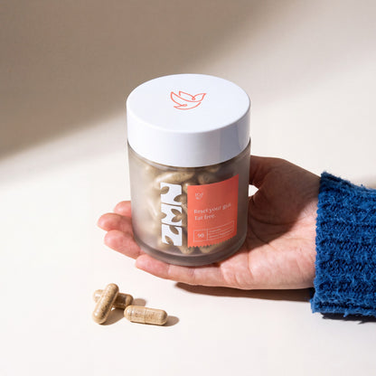 ZEN capsules jar in hand